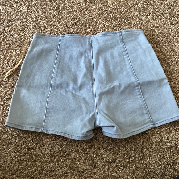High-waisted Jean shorts - Picture 2 of 5
